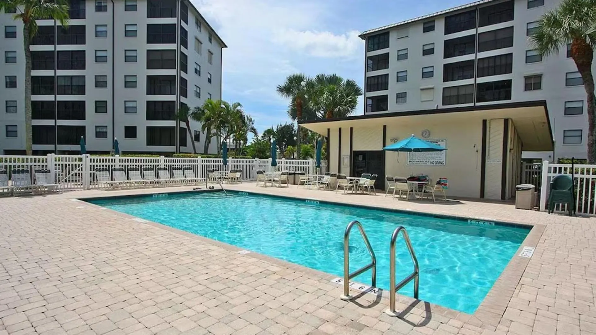Estero Cove 341 公寓 *