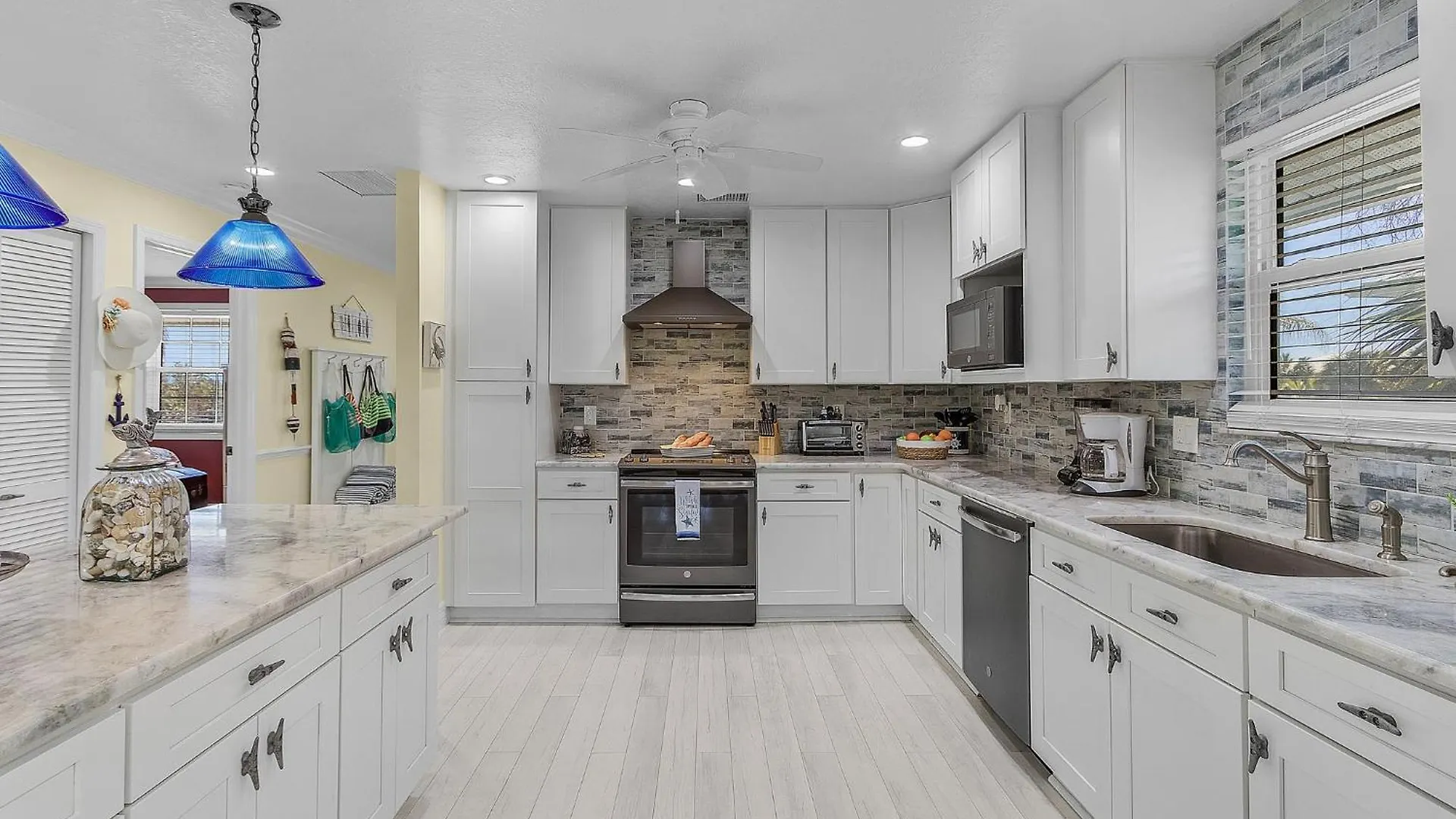Close To Beach, Secluded Pier With Partial Bay Views - Blue Bayou A - Roelens * Fort Myers Beach