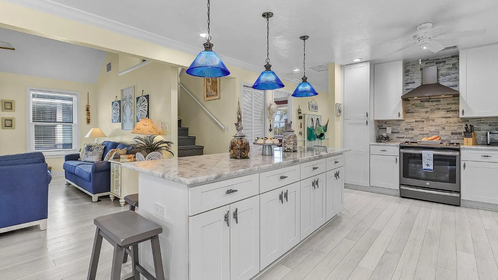 Close To Beach, Secluded Pier With Partial Bay Views - Blue Bayou A - Roelens