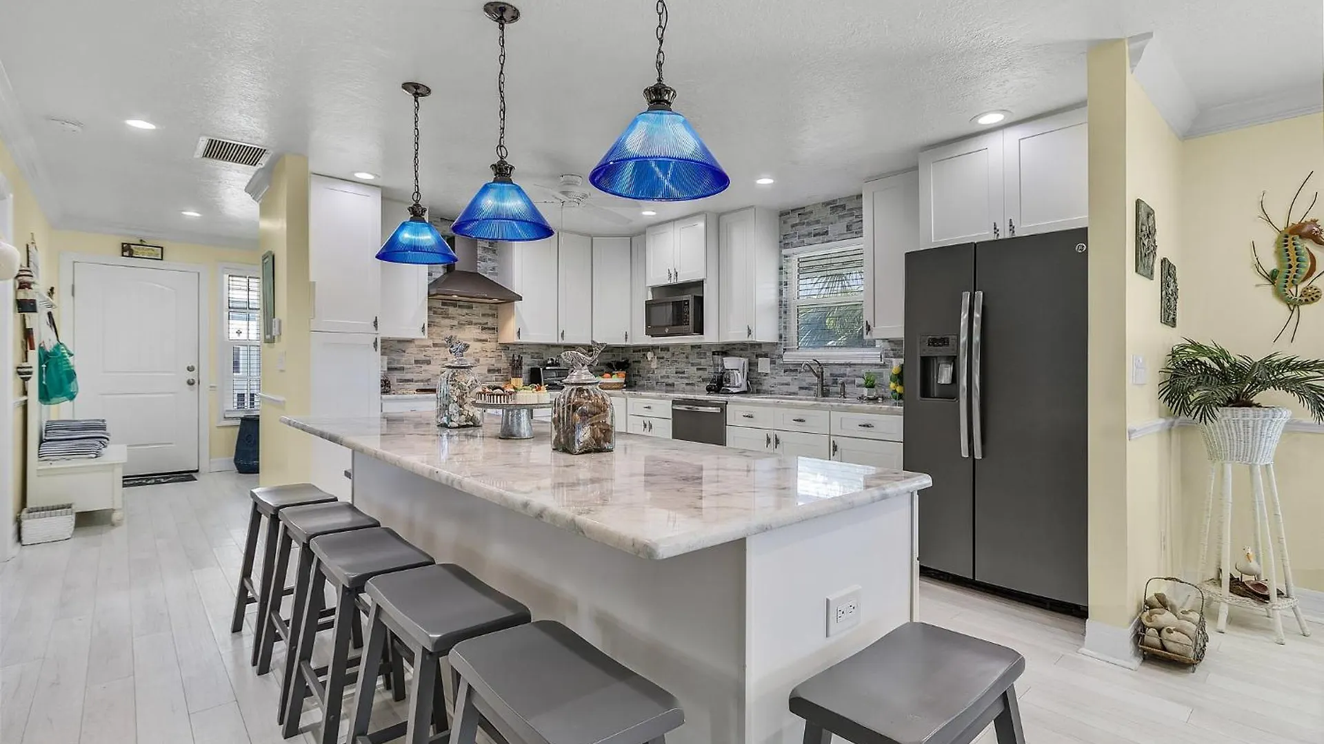 Close To Beach, Secluded Pier With Partial Bay Views - Blue Bayou A - Roelens