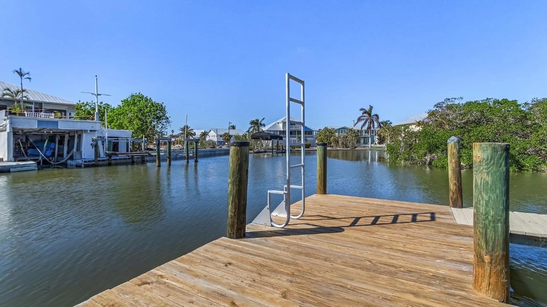 Nyaraló Close To Beach, Secluded Pier With Partial Bay Views - Blue Bayou A - Roelens *