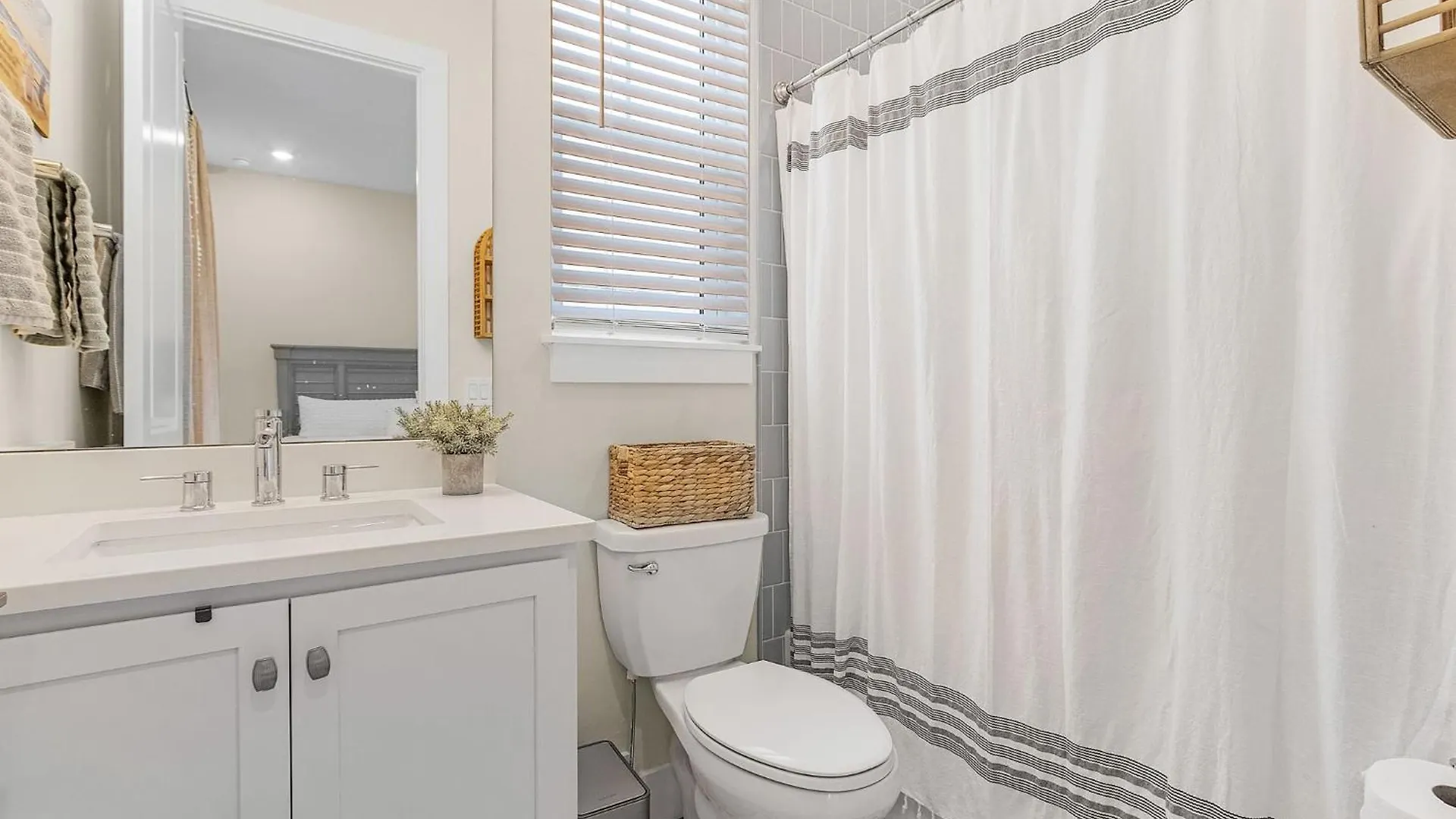 Stunning - Close To The Beach, Heated Pool *