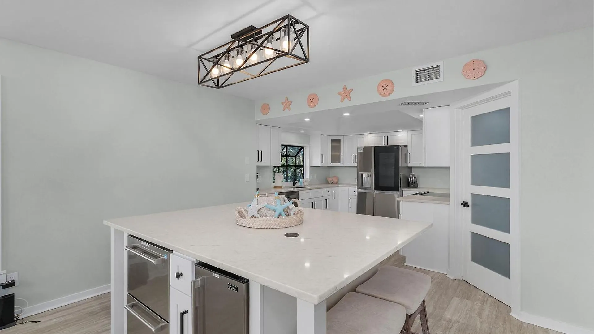 Newly Remodeled Five Bedroom Pool * Fort Myers Beach