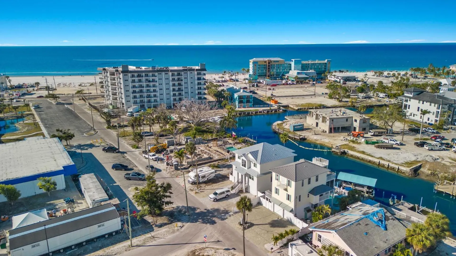 Sunny Canal By Sun Palace Vacations * Fort Myers Beach
