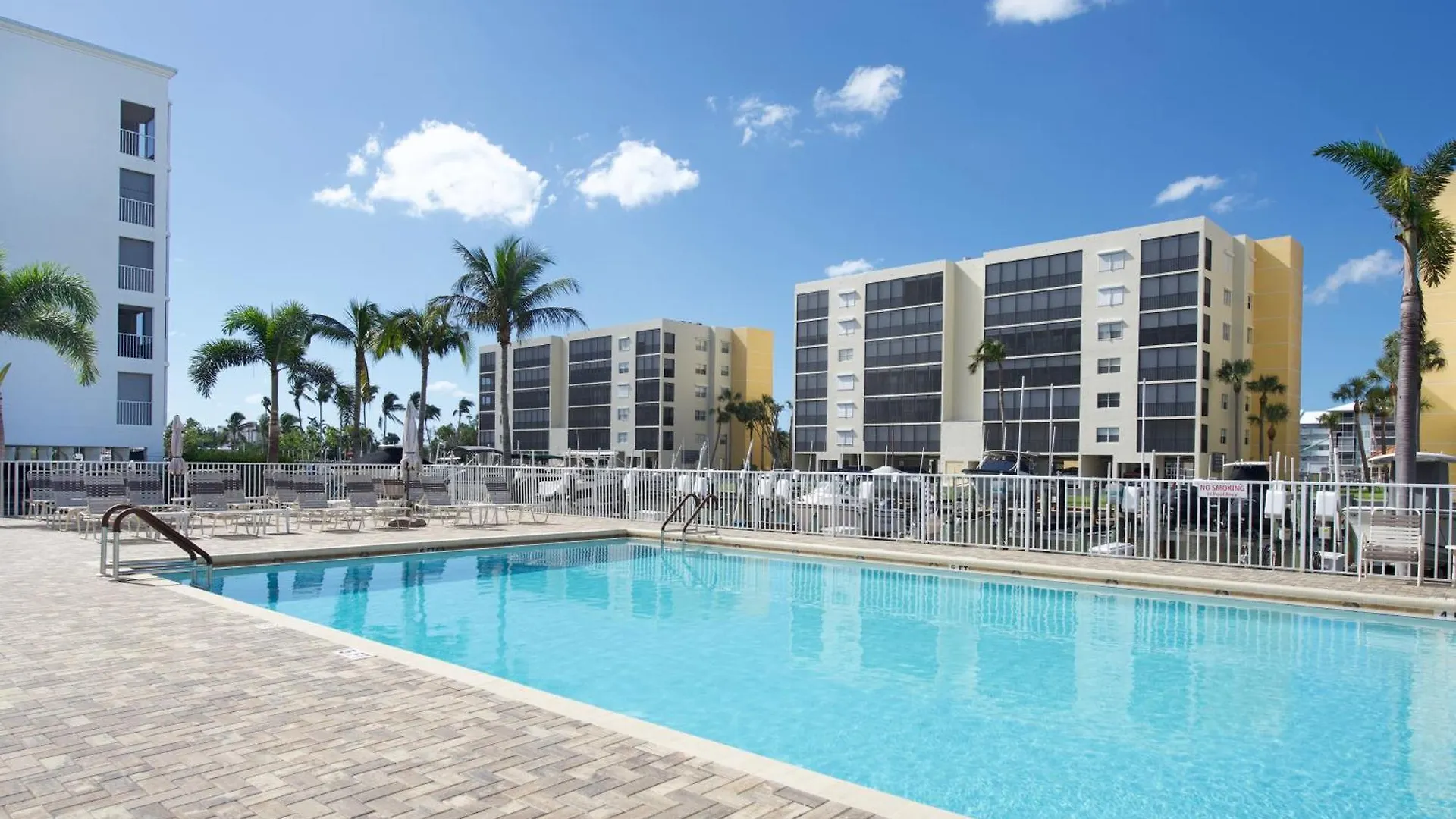 Casa Marina Iii -644 By Sun Palace Fort Myers Beach