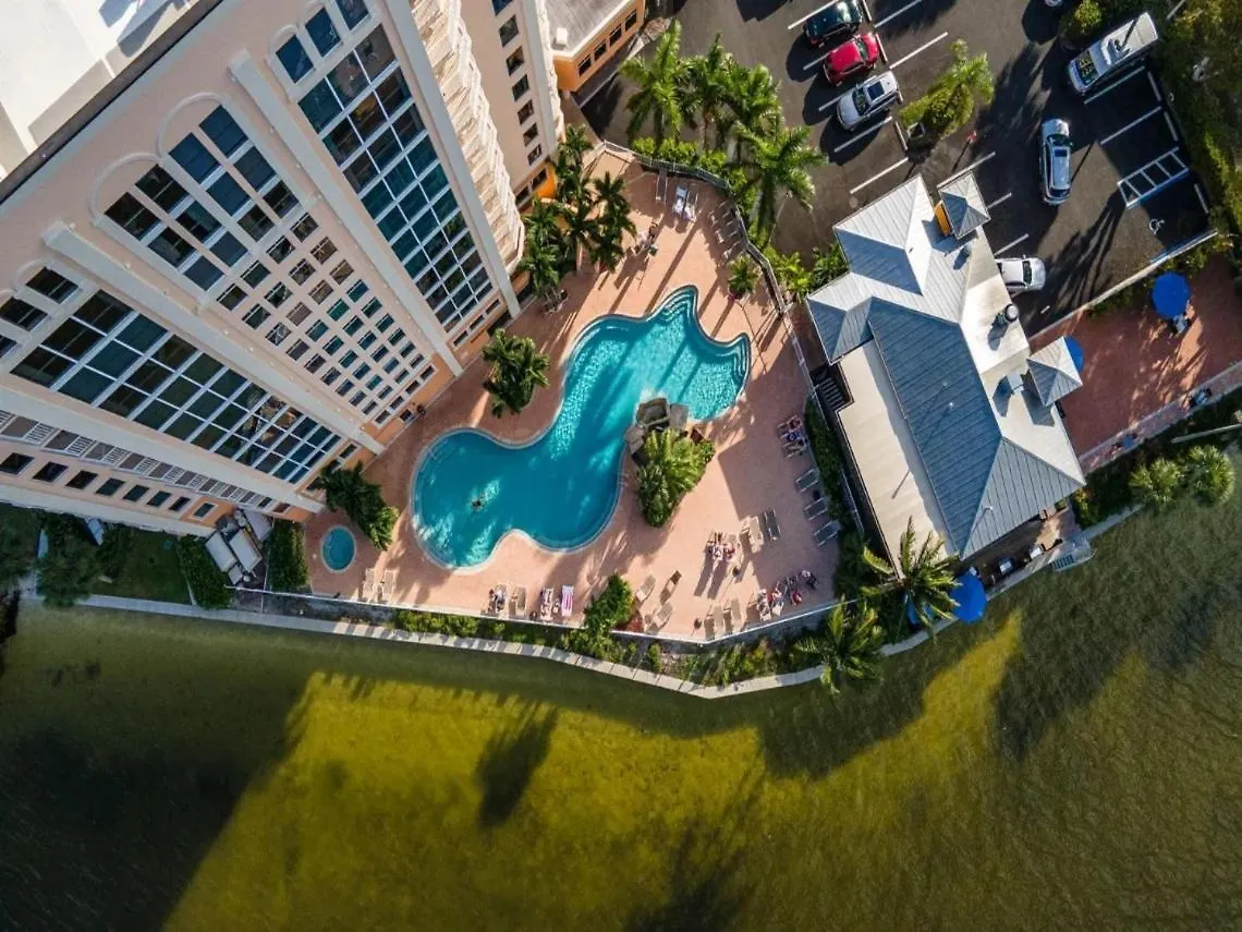 Perfect Island Escape - Beach, Pool, Restaurant & More! -fmb-condo Island Oasis - Roelens * Fort Myers Beach