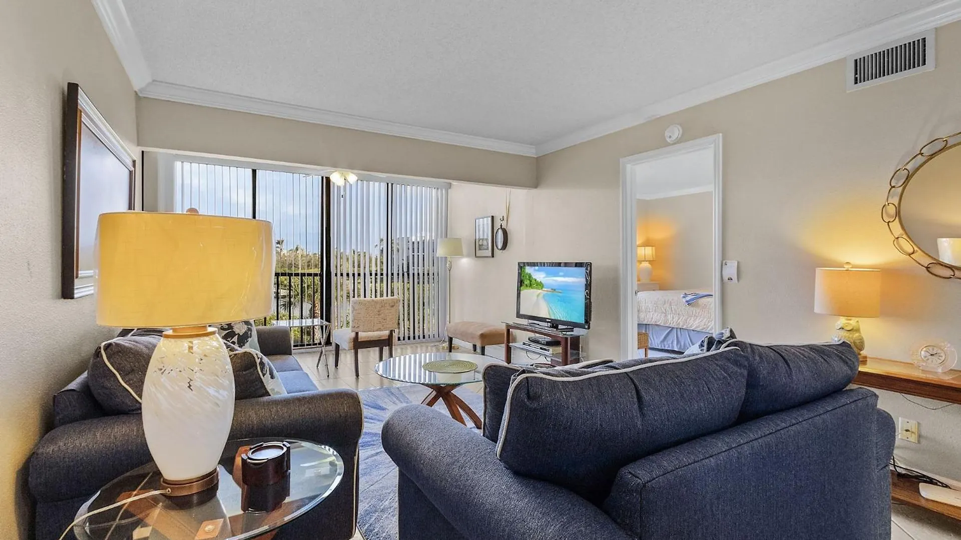 Bay Village 126- Charming Beachfront 2br 2ba With Balcony *