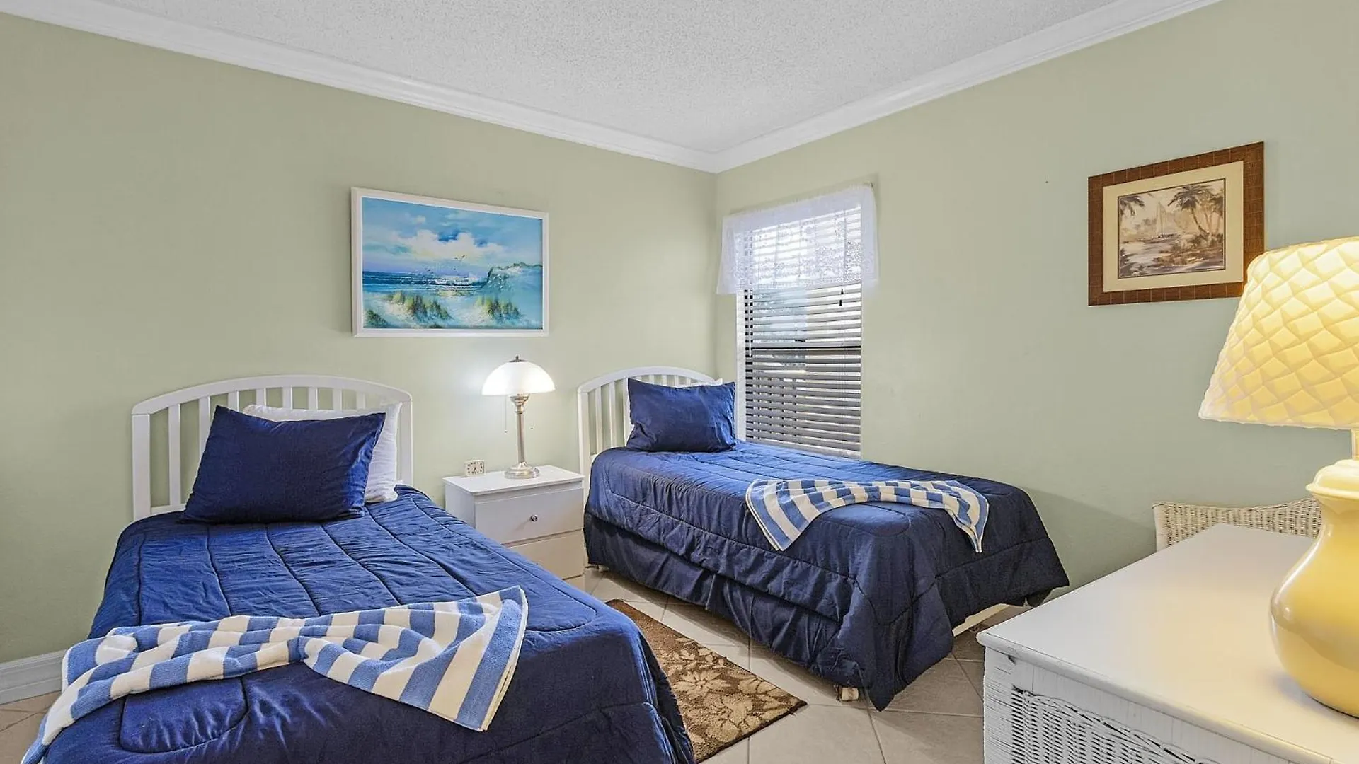 Bay Village 126- Charming Beachfront 2br 2ba With Balcony Fort Myers Beach