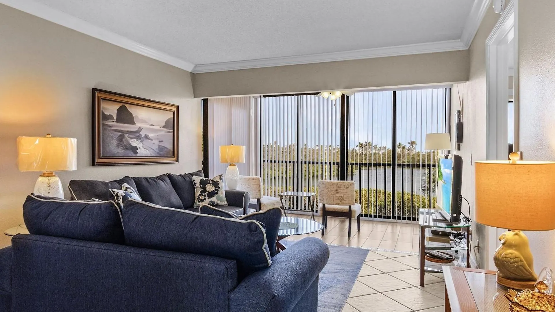 Bay Village 126- Charming Beachfront 2br 2ba With Balcony