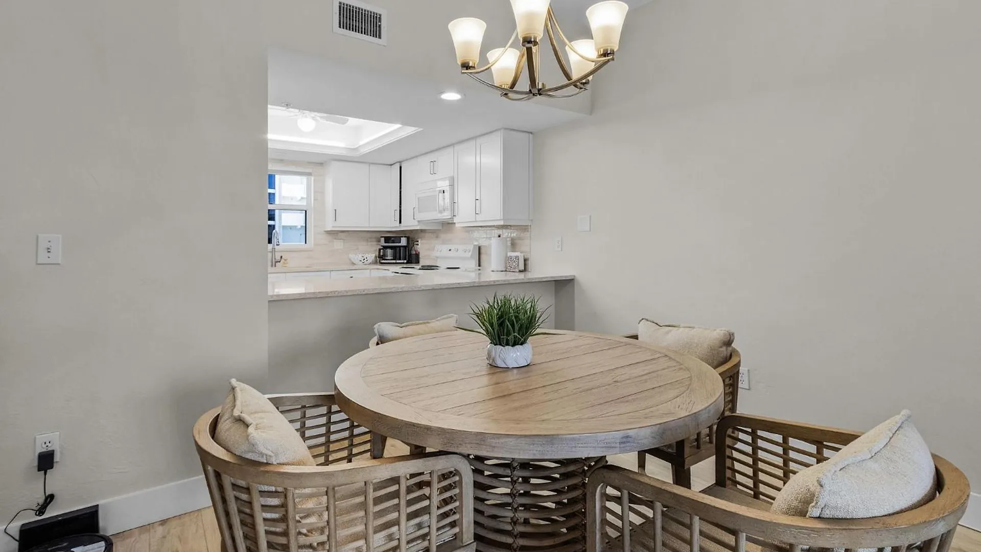 Casa Marina 432 Newly Remodeled, Water View * Fort Myers Beach