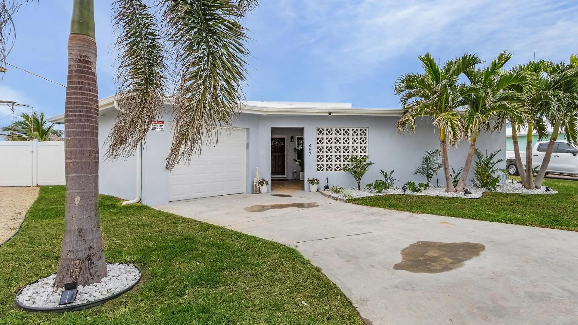 Myers Oasis W/pool & Canal Access *