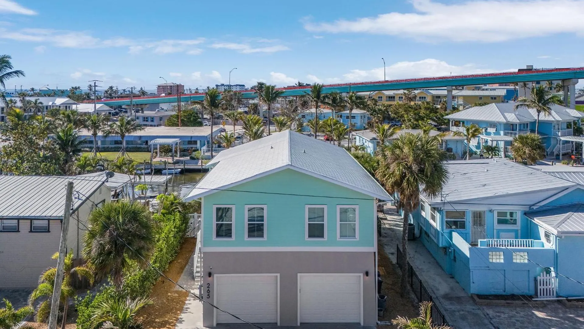 Canal Front W/ Heated Pool, 3 Bedroom Free Parking Fort Myers Beach