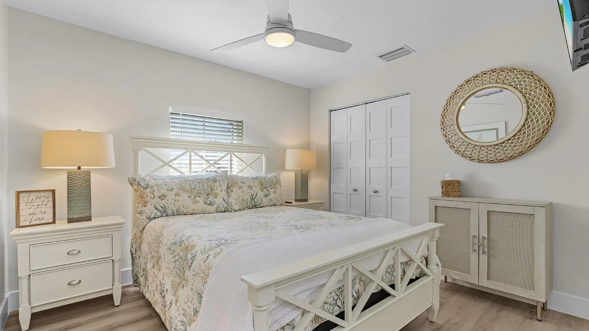 Canal Front W/ Heated Pool, 3 Bedroom Free Parking Fort Myers Beach