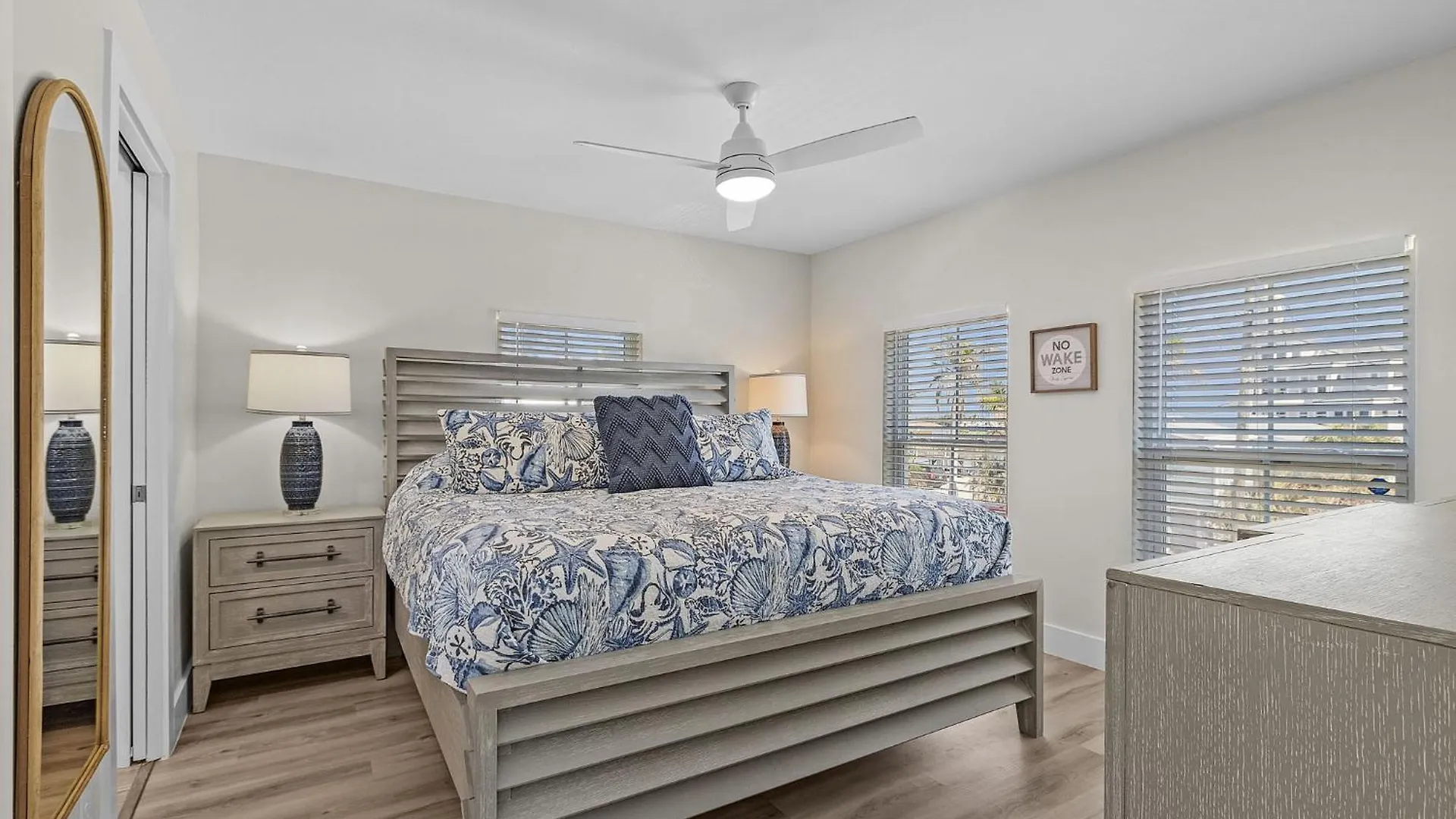 Canal Front W/ Heated Pool, 3 Bedroom Free Parking * Fort Myers Beach