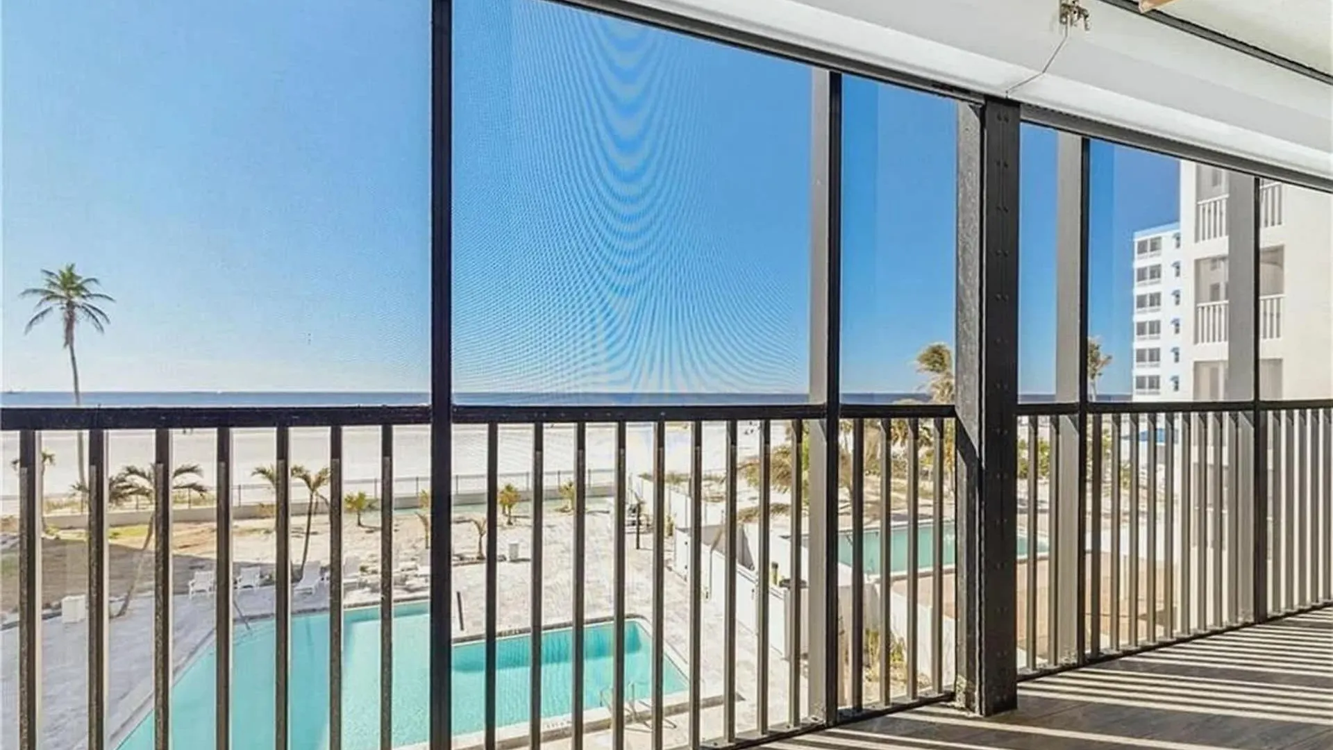 Cozy Two-bedroom Beachfront Apartamento *