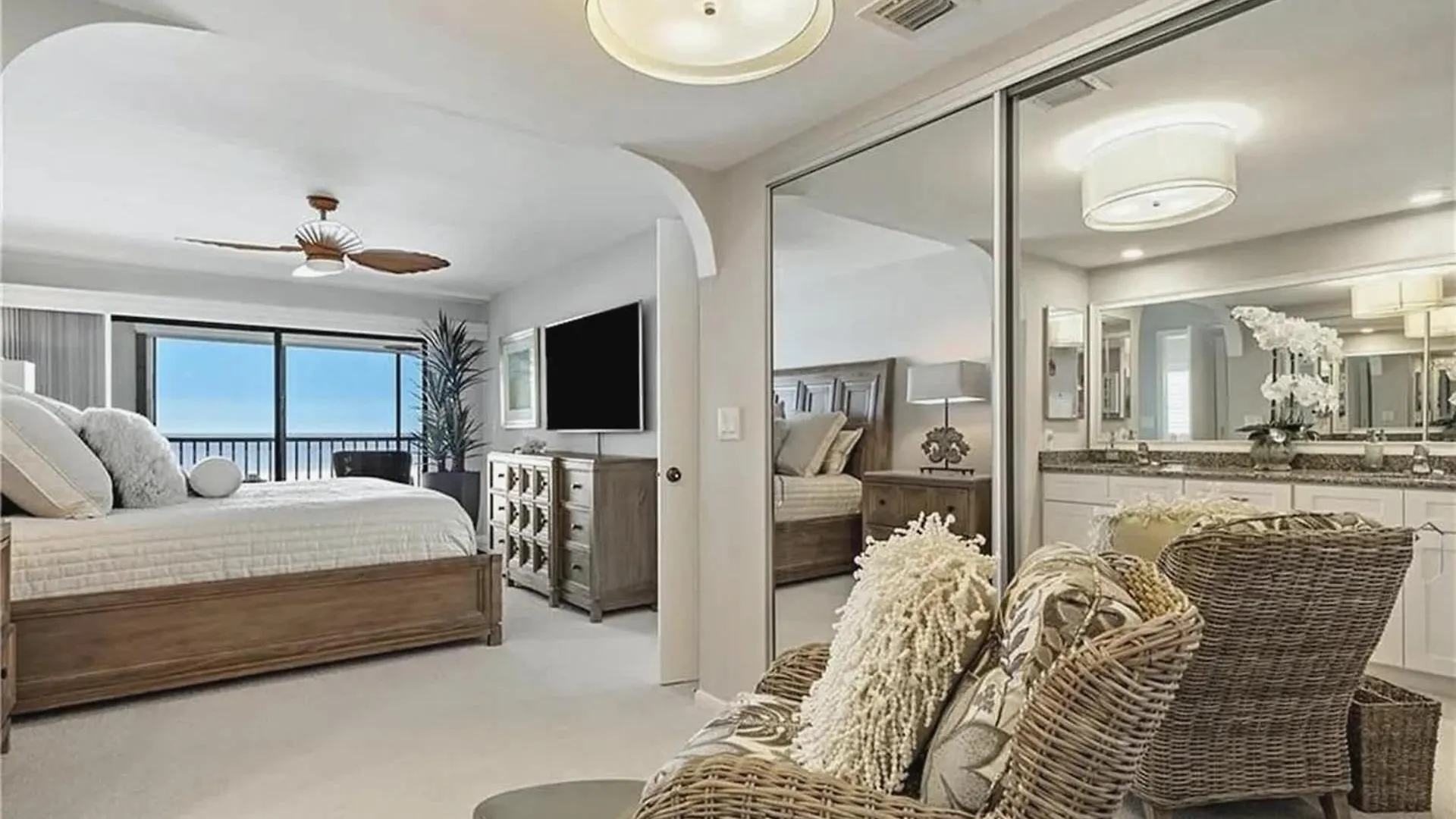 Cozy Two-bedroom Beachfront