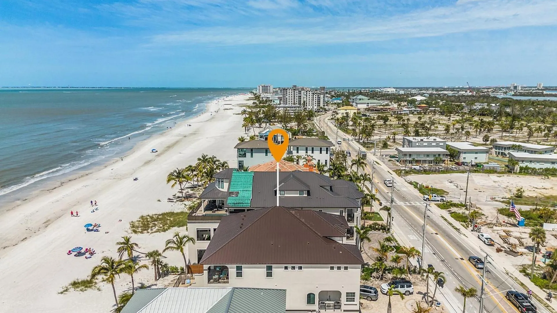 Curious Tides Gulf-front 10br Estate- Private Pools, Spas, Views Townhouse * Fort Myers Beach