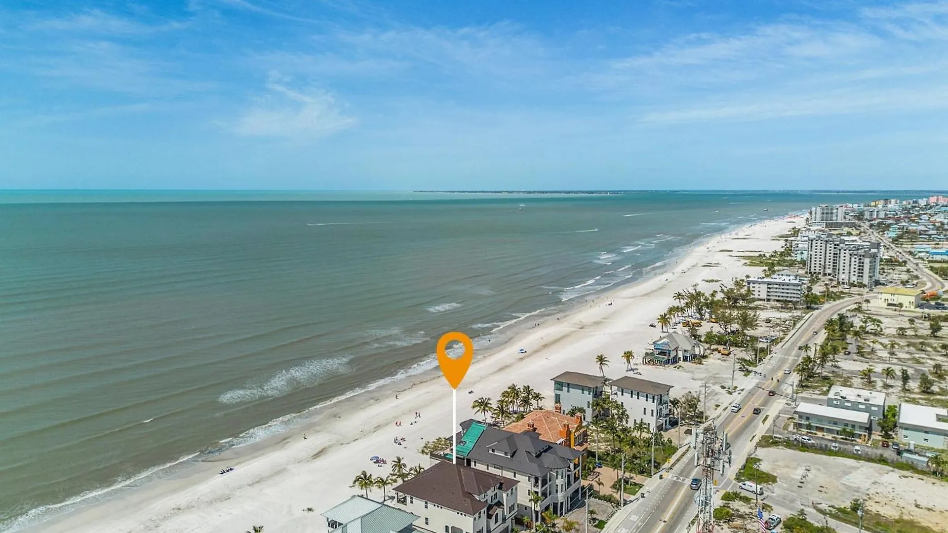 Ferienhaus Curious Tides Gulf-front 10br Estate- Private Pools, Spas, Views Townhouse