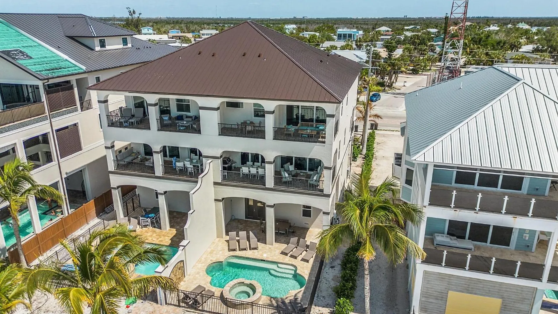 Curious Tides Gulf-front 10br Estate- Private Pools, Spas, Views Townhouse * Fort Myers Beach