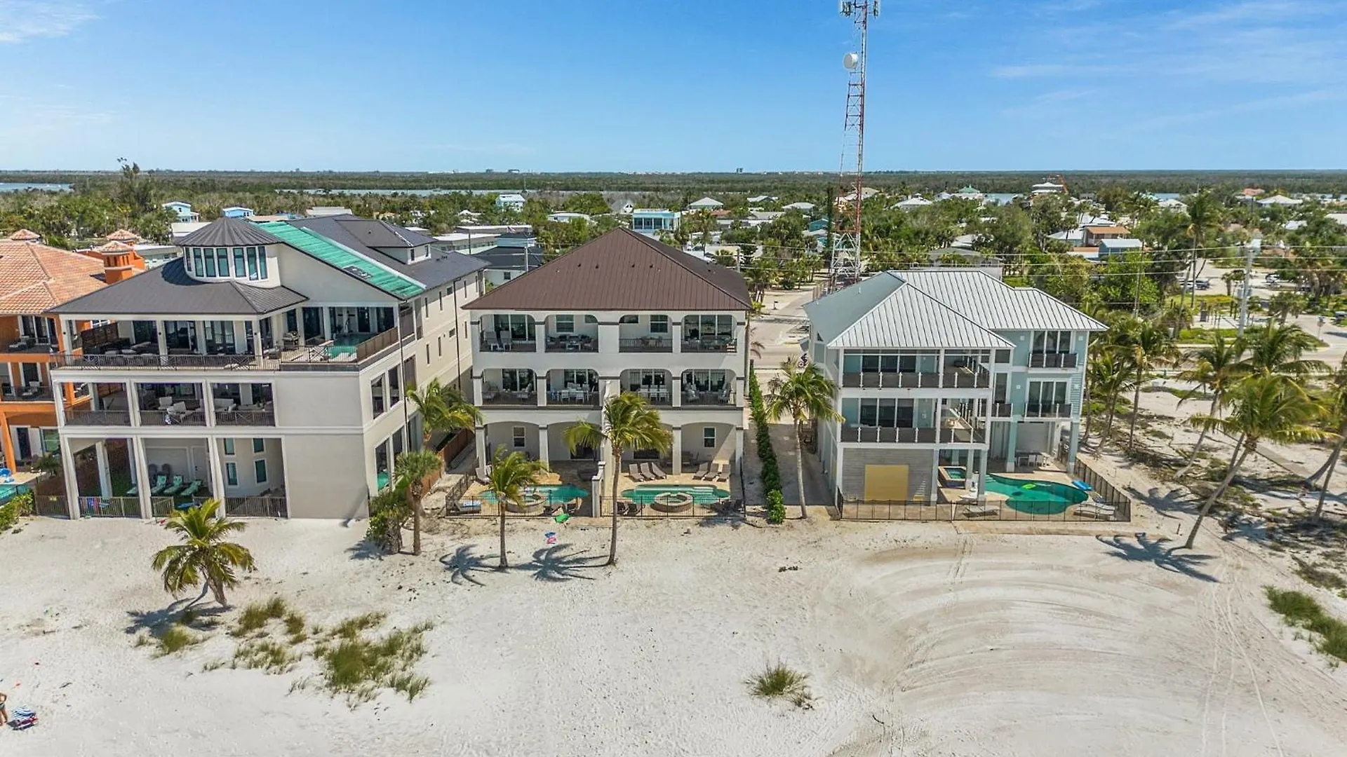 Curious Tides Gulf-front 10br Estate- Private Pools, Spas, Views Townhouse