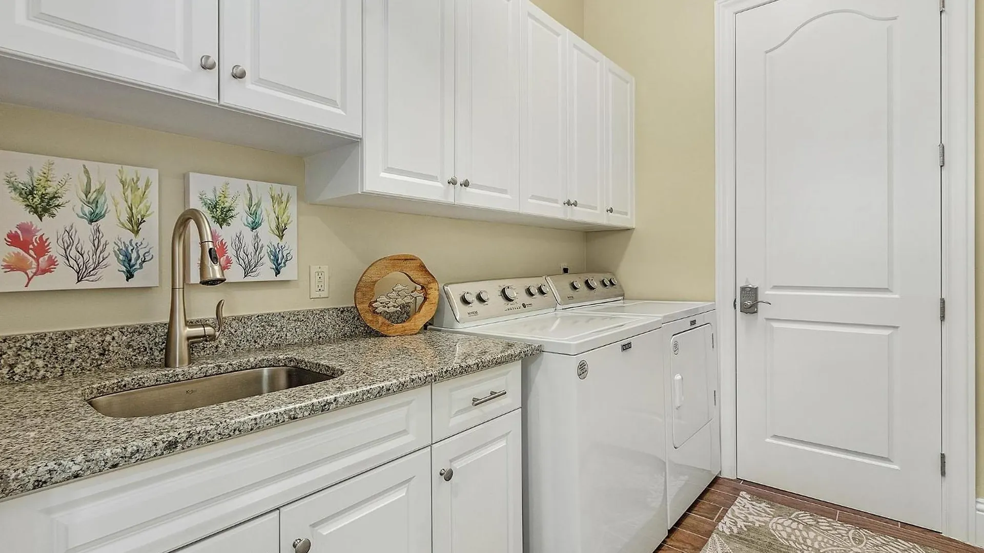 Curious Tides Gulf-front 10br Estate- Private Pools, Spas, Views Townhouse Fort Myers Beach