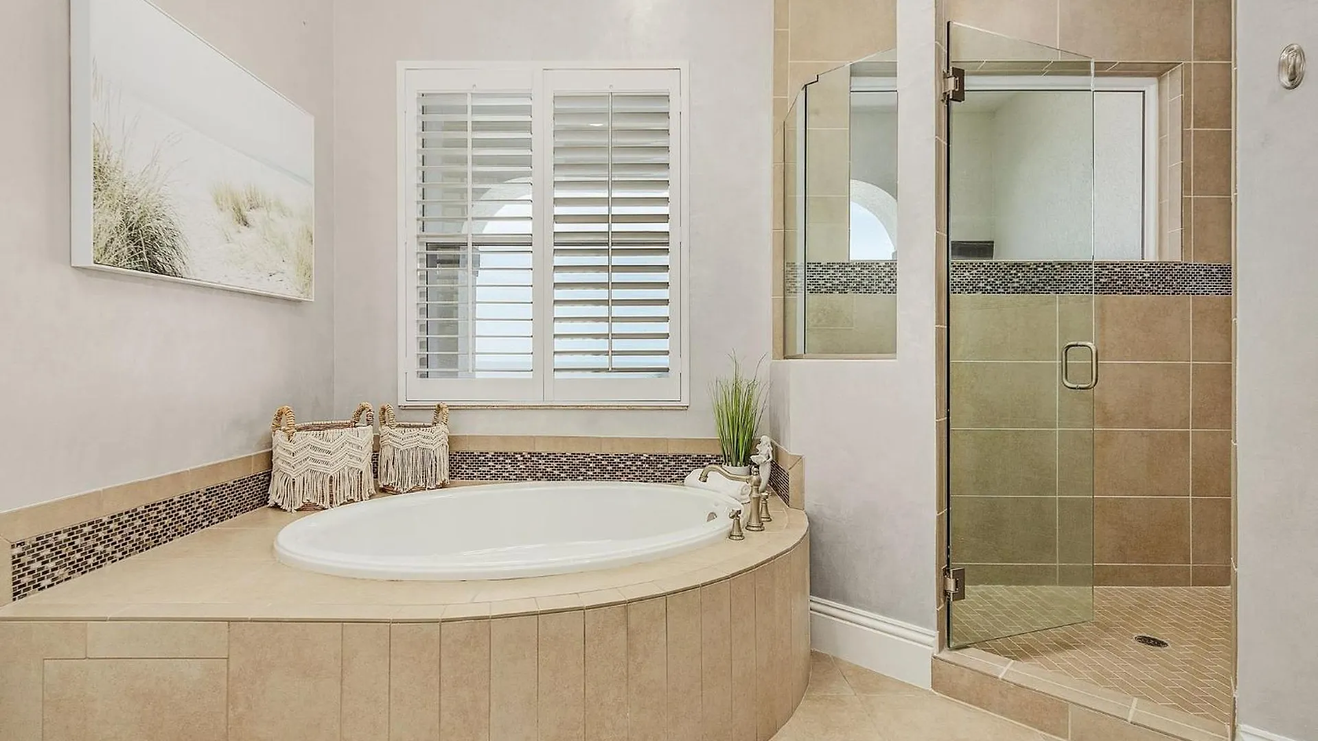 Curious Tides Gulf-front 10br Estate- Private Pools, Spas, Views Townhouse