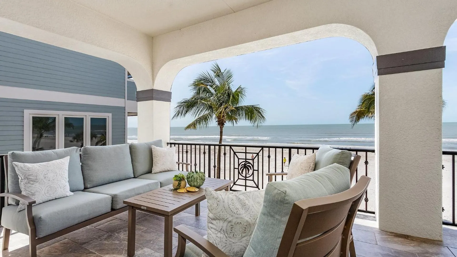 Curious Tides Gulf-front 10br Estate- Private Pools, Spas, Views Townhouse Ferienhaus Fort Myers Beach