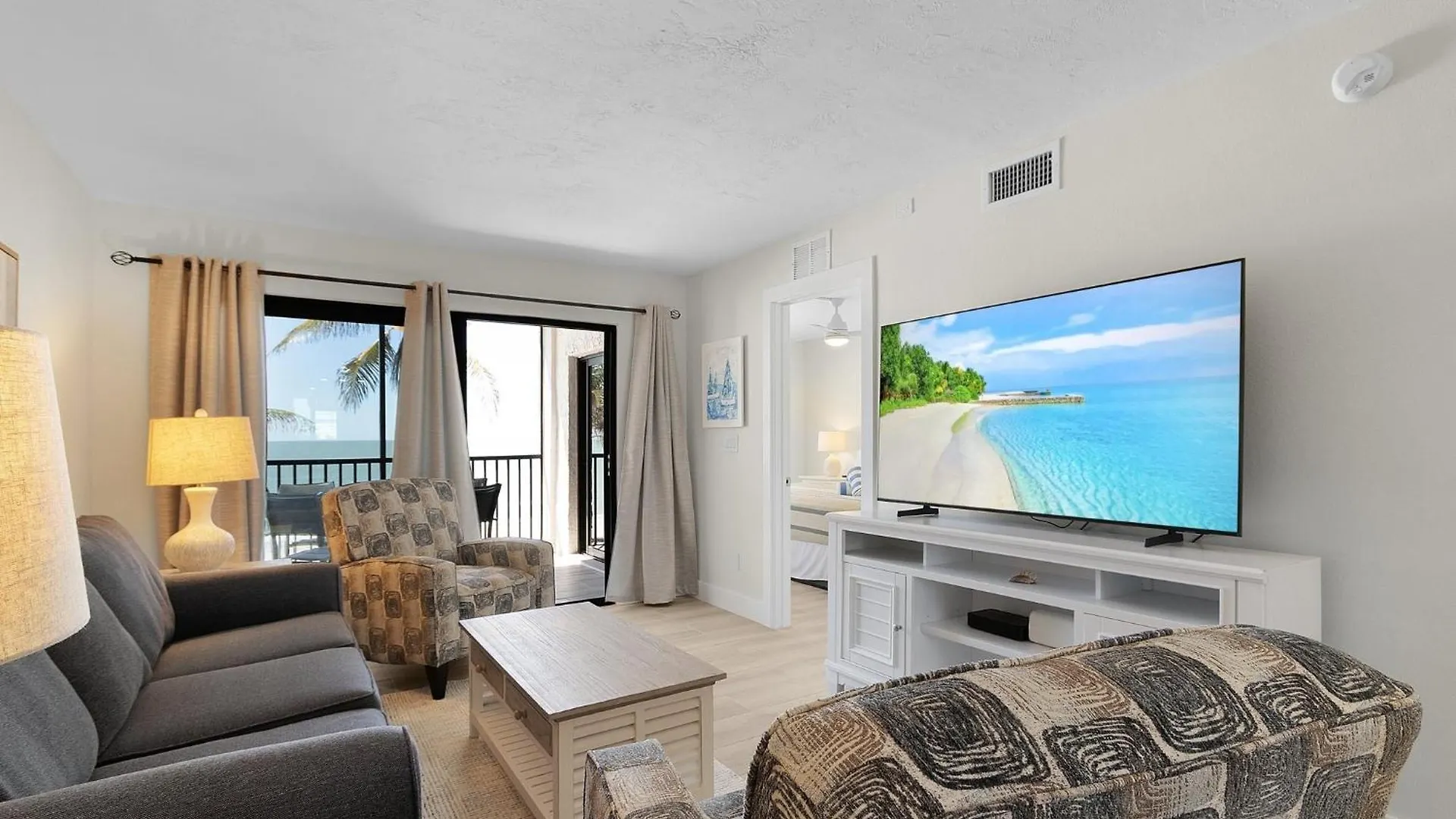 Apartament Seaside 209- Oceanview 2br 2ba With Pool, Steps To