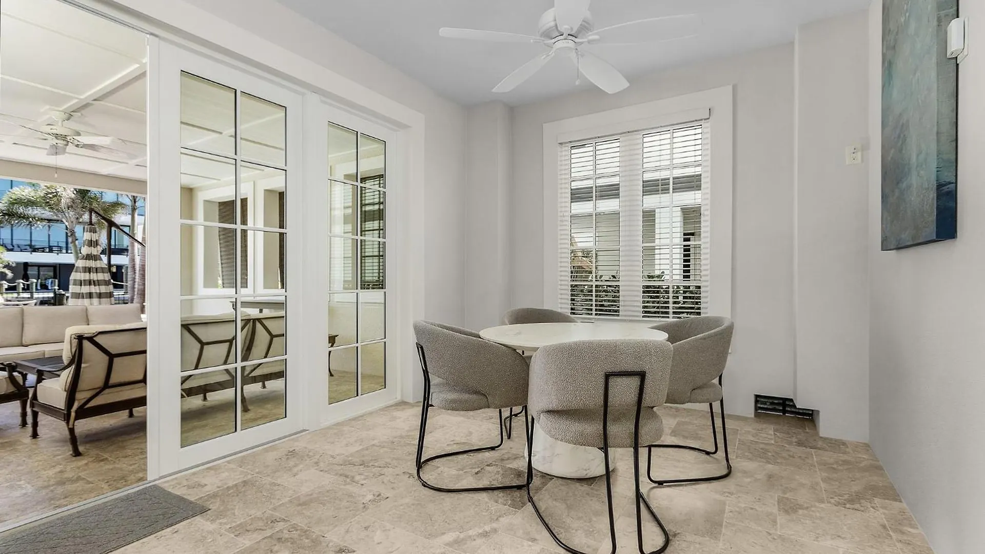 Semesterbostad 260 Coastal Luxe Retreat 5bd/4.5ba, Pool & Spa, Water Views Fort Myers Beach