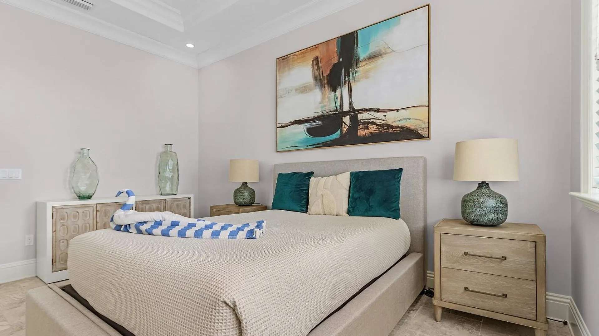 Semesterbostad 260 Coastal Luxe Retreat 5bd/4.5ba, Pool & Spa, Water Views