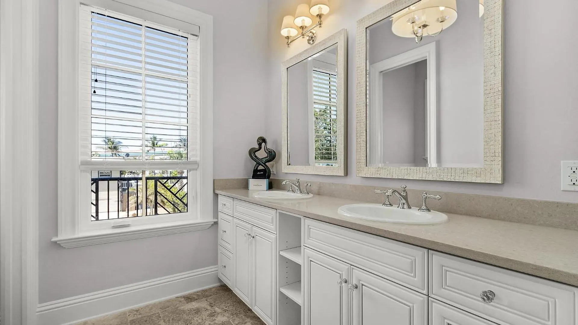 260 Coastal Luxe Retreat 5bd/4.5ba, Pool & Spa, Water Views * Fort Myers Beach