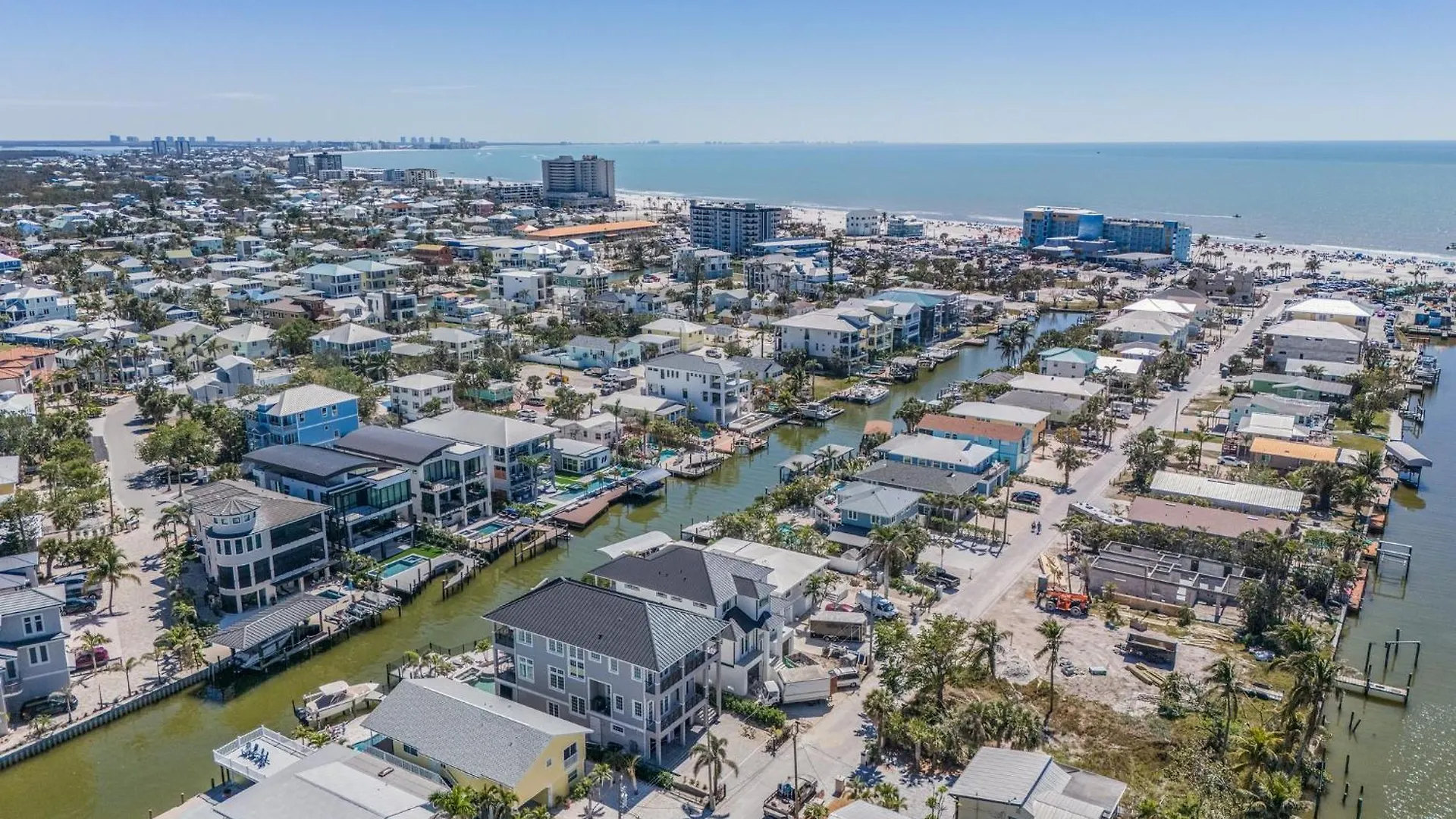 260 Coastal Luxe Retreat 5bd/4.5ba, Pool & Spa, Water Views Semesterbostad *