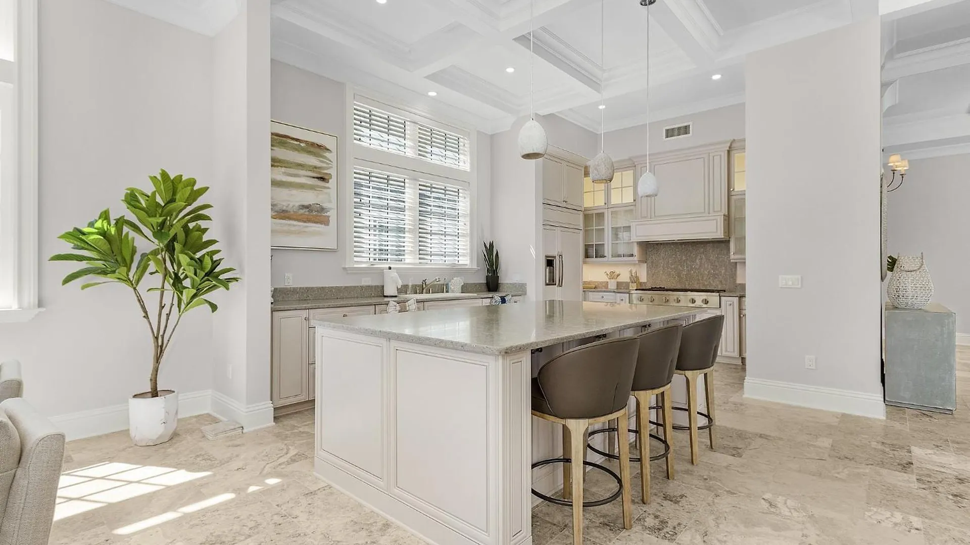 Semesterbostad 260 Coastal Luxe Retreat 5bd/4.5ba, Pool & Spa, Water Views *