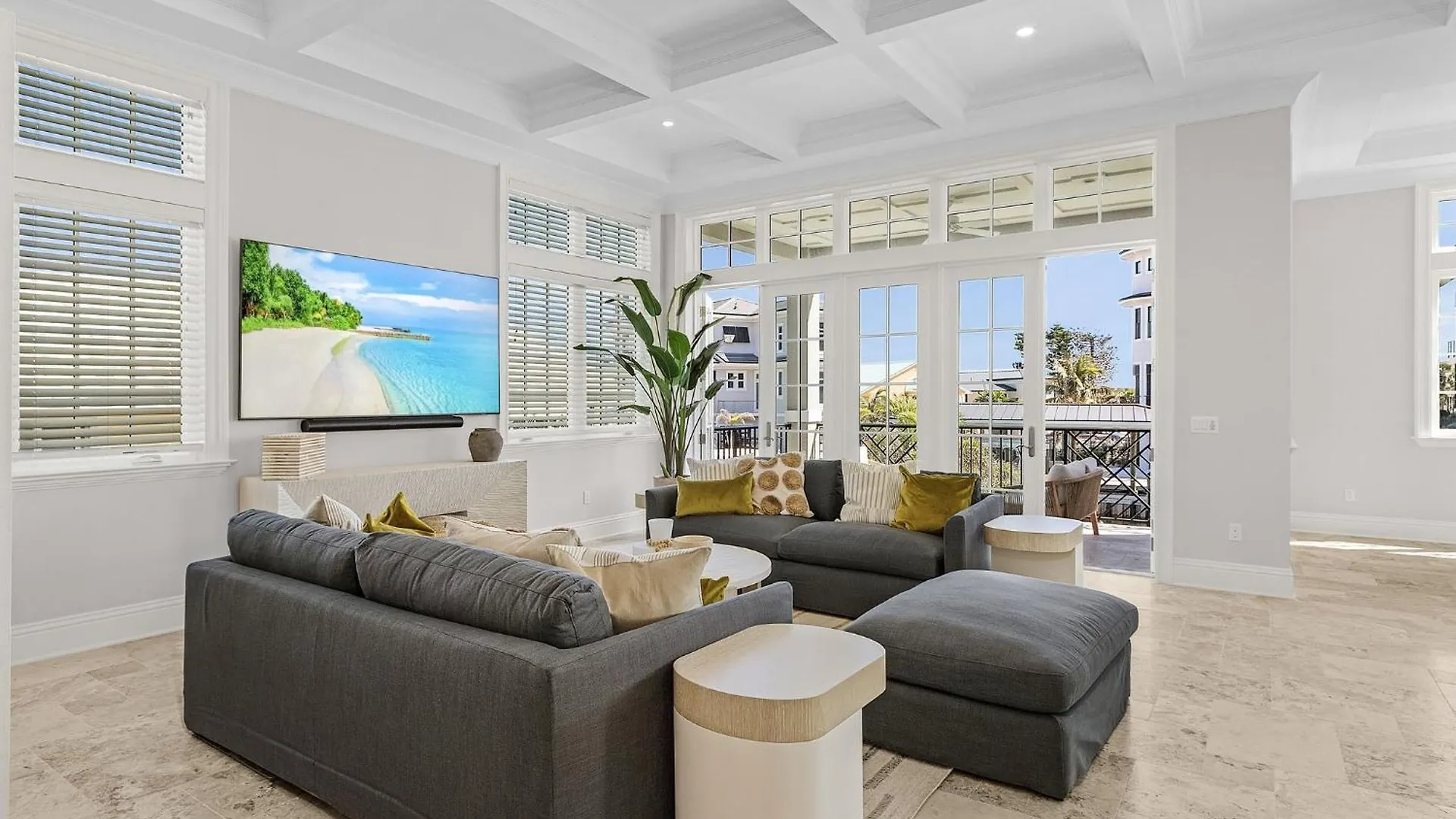 260 Coastal Luxe Retreat 5bd/4.5ba, Pool & Spa, Water Views Semesterbostad Fort Myers Beach