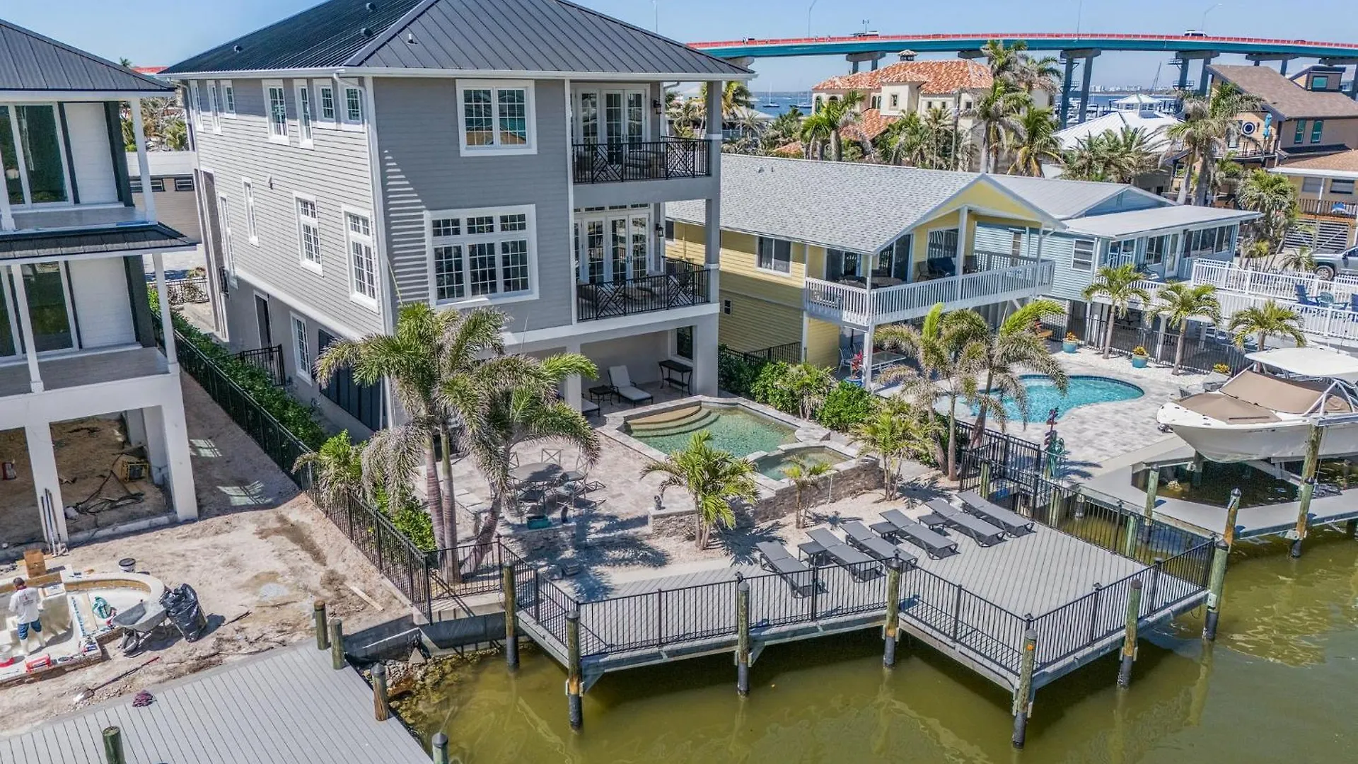 260 Coastal Luxe Retreat 5bd/4.5ba, Pool & Spa, Water Views Semesterbostad Fort Myers Beach