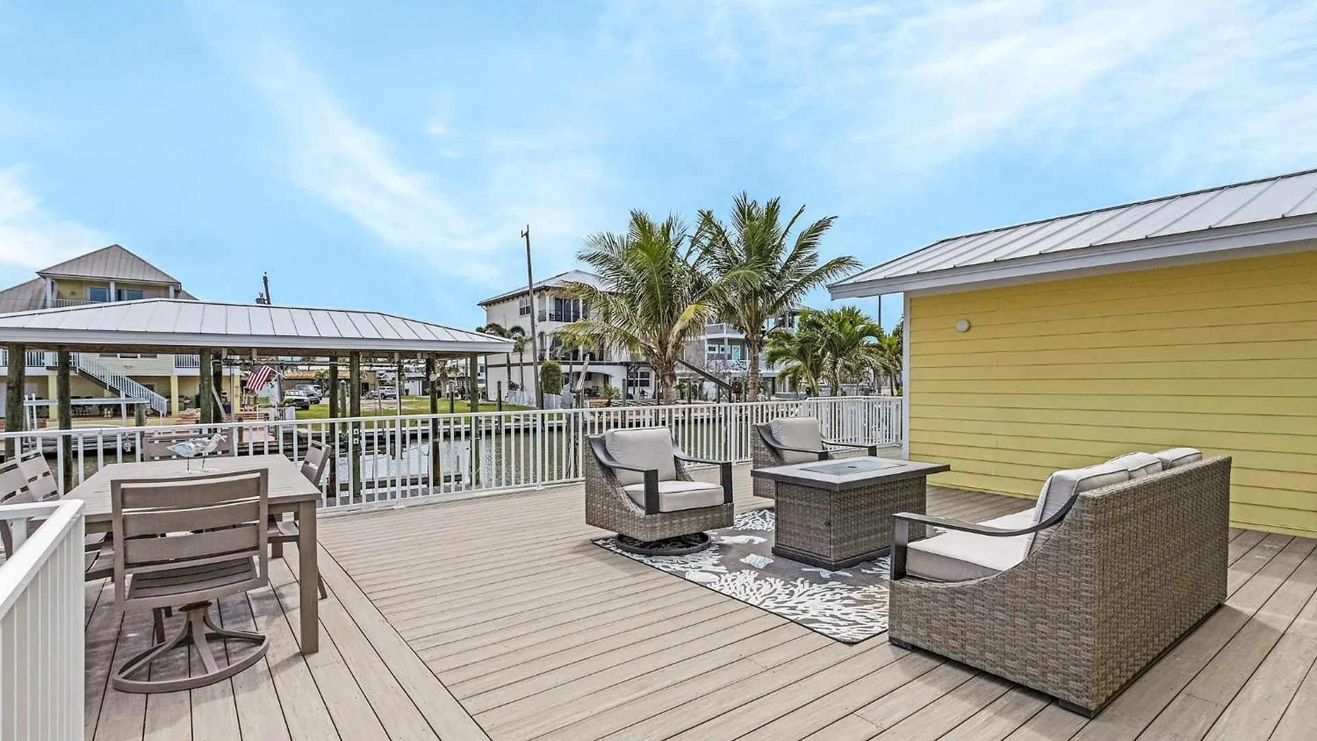 218 Oasis On Ohio: Stunning Pool W/ Dock Access!