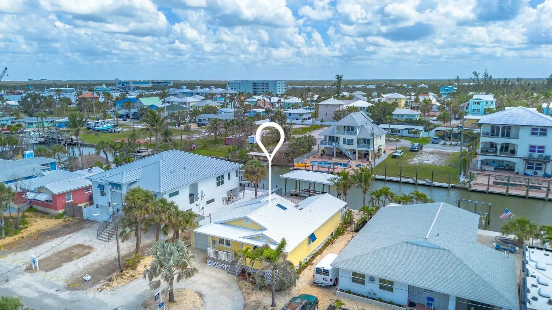 218 Oasis On Ohio: Stunning Pool W/ Dock Access! Semesterbostad
