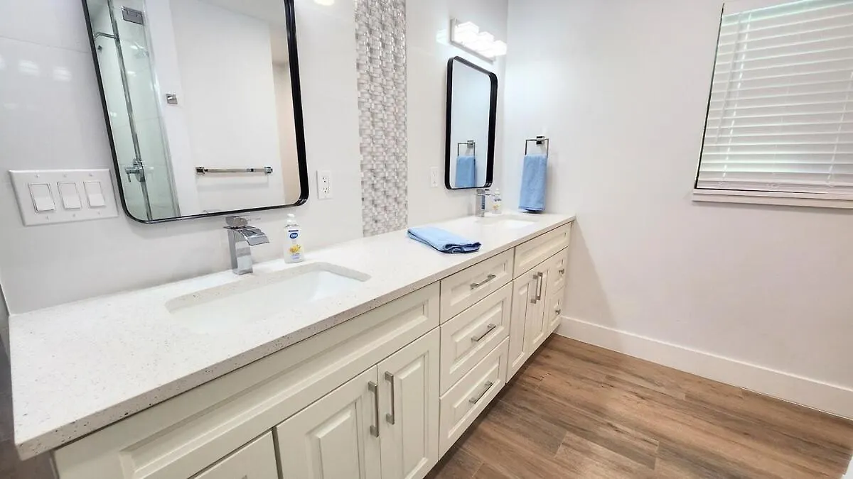 Double Masters - 1 Block To - New Everything Fort Myers Beach