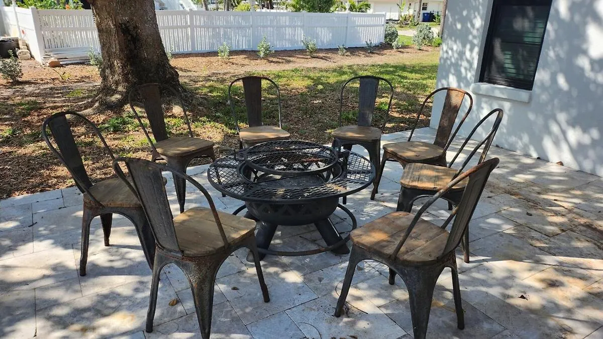 Double Masters - 1 Block To - New Everything * Fort Myers Beach