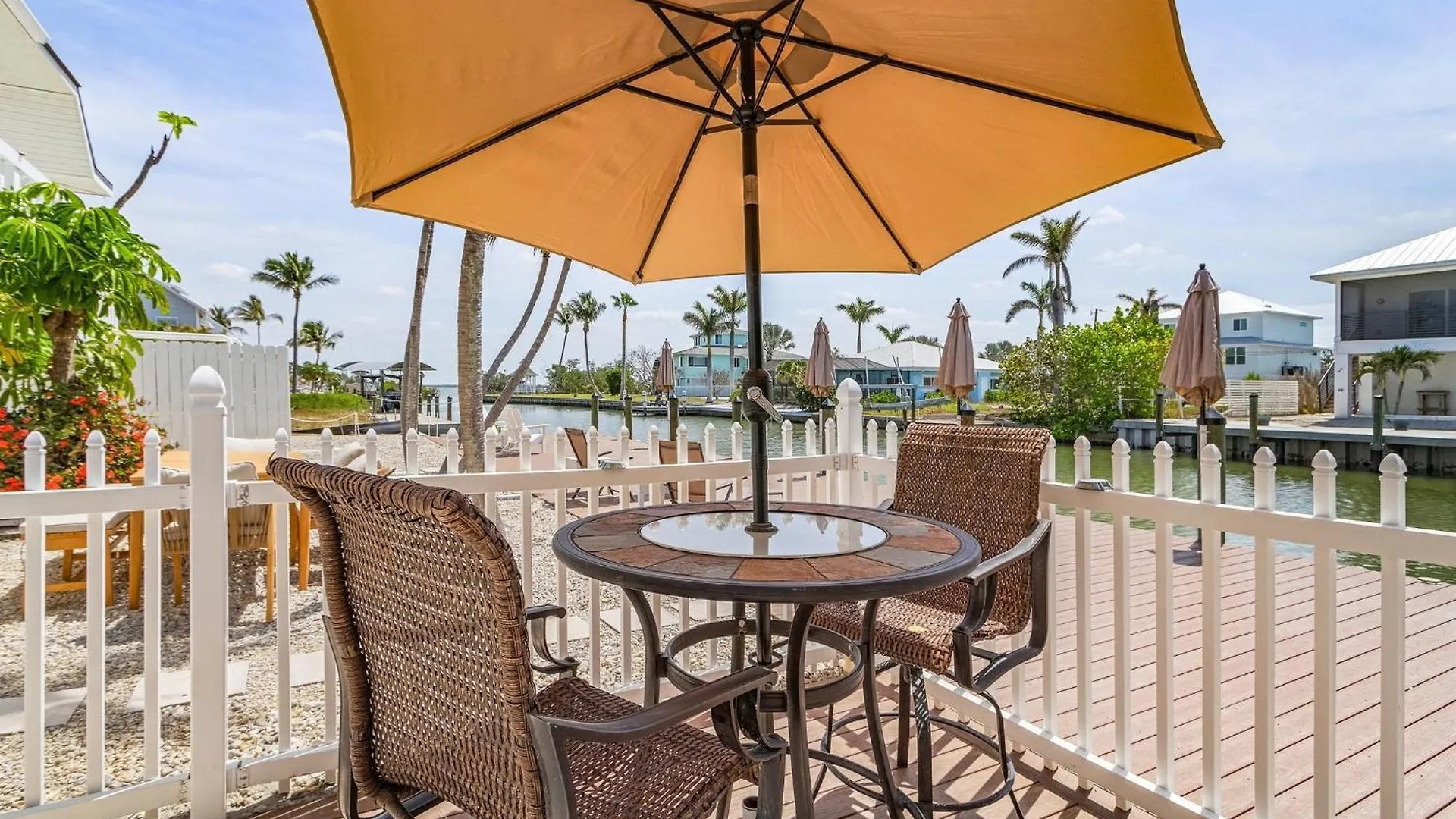 21591 Waterfront Duplex Right Unit With Pool And