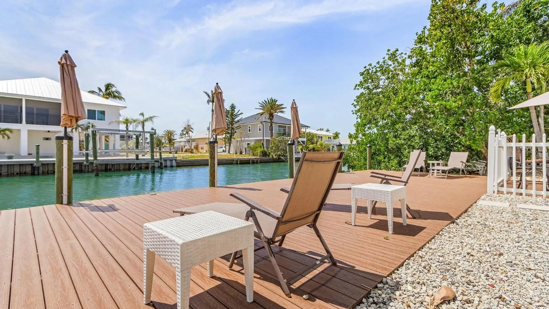 21591 Waterfront Duplex Right Unit With Pool And