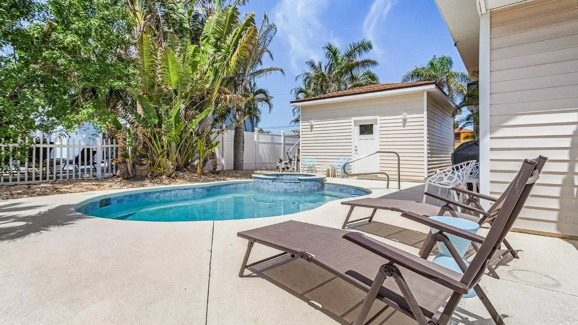 Апартаменты 21591 Waterfront Duplex Right Unit With Pool And *