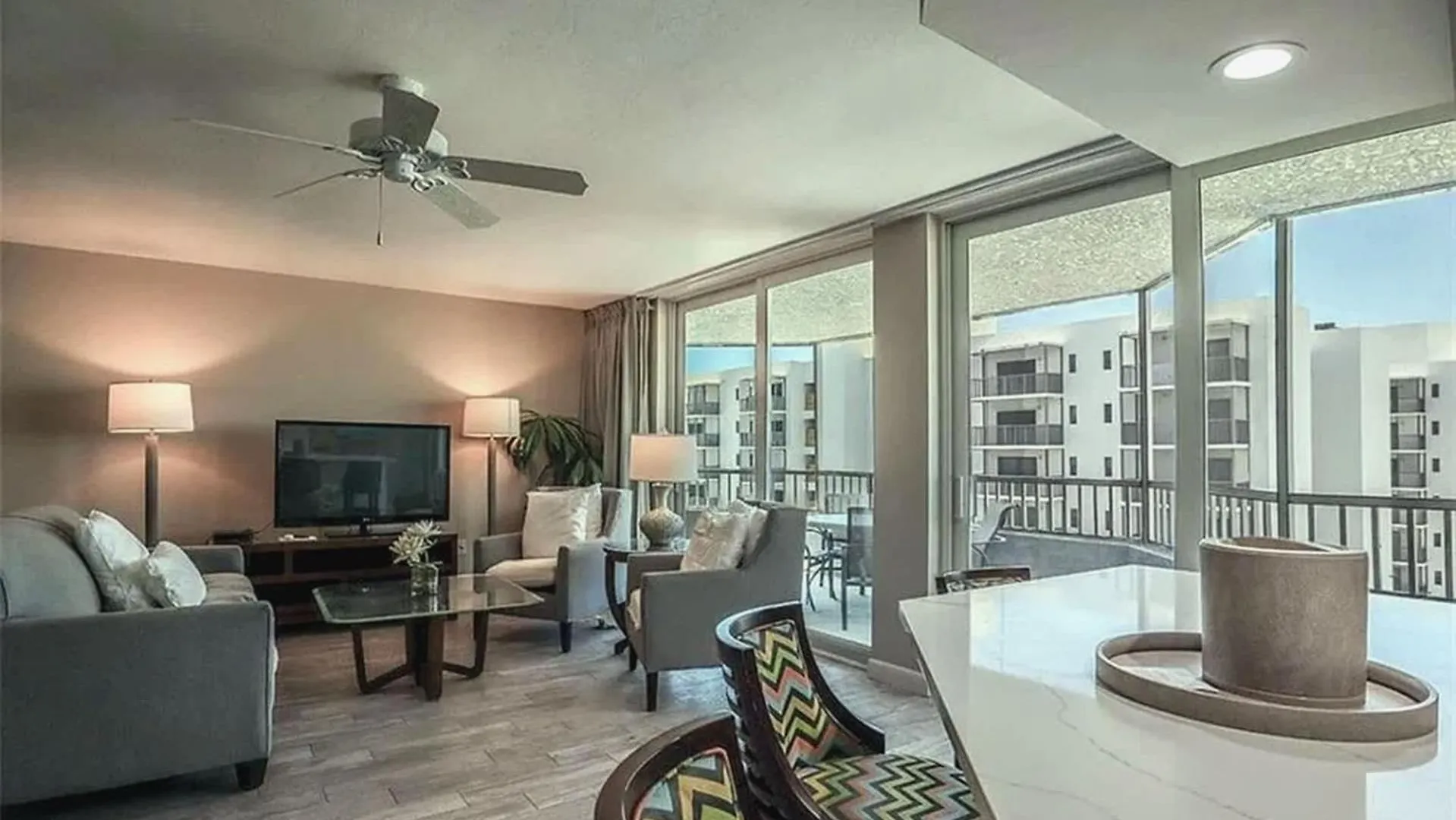 Remodeled Beachfront With Gulf And Bay Views Lägenhet