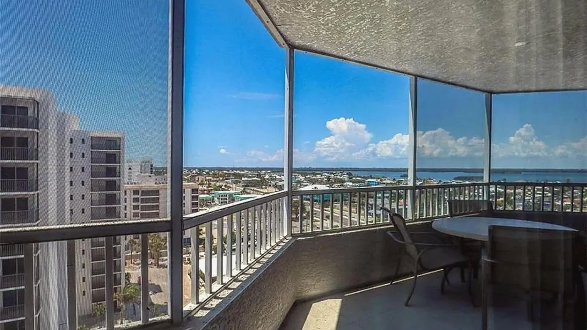 Lägenhet Remodeled Beachfront With Gulf And Bay Views Fort Myers Beach