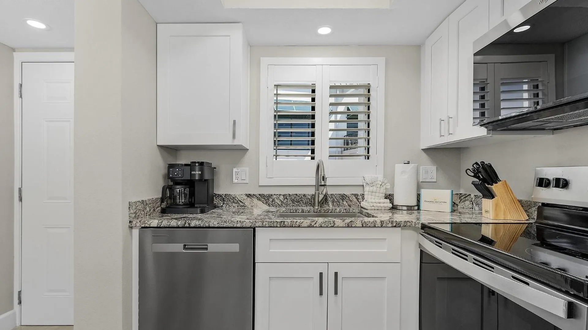 Seaside 101: Beachfront 2br/2ba With Pool, Steps To