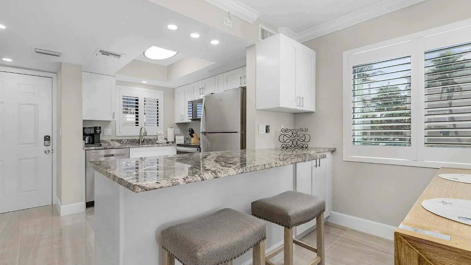 Seaside 101: Beachfront 2br/2ba With Pool, Steps To *
