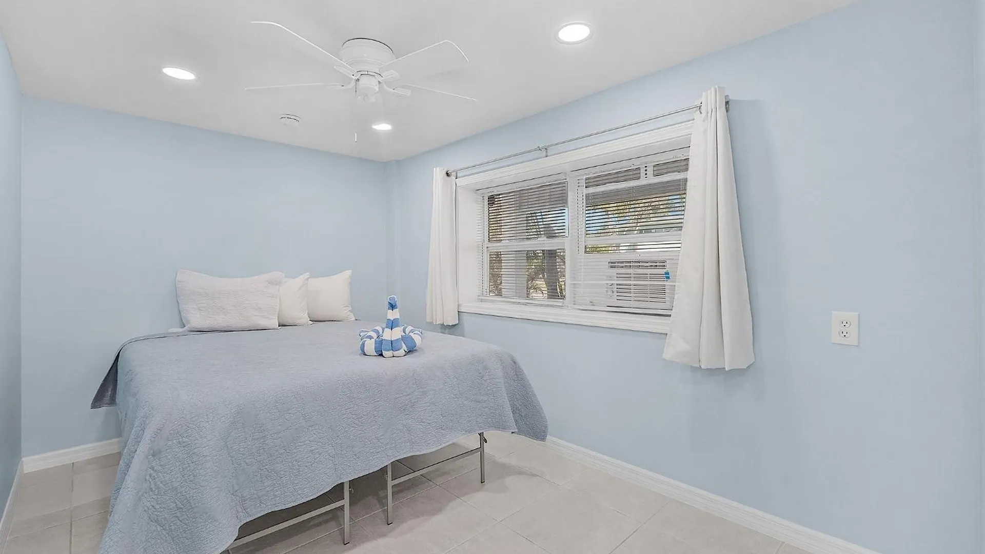 140 Barefoot Bungalow- 4br 2ba With Heated Pool!