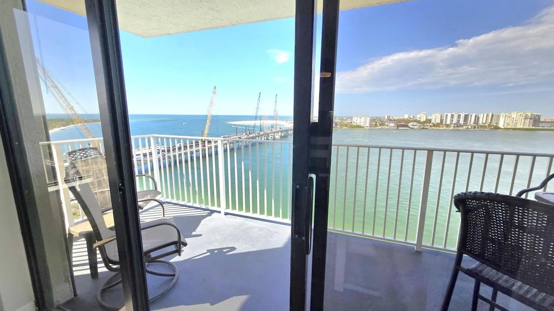 Lovers Key Club By Sandy's Beachfront