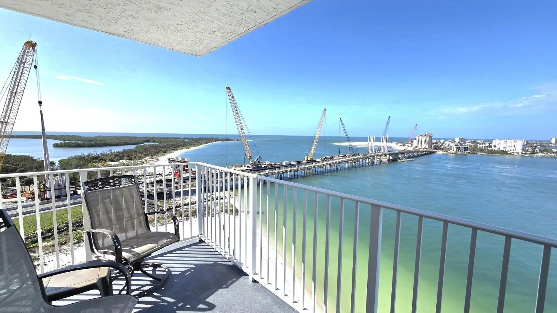 Lovers Key Club By Sandy's Beachfront *