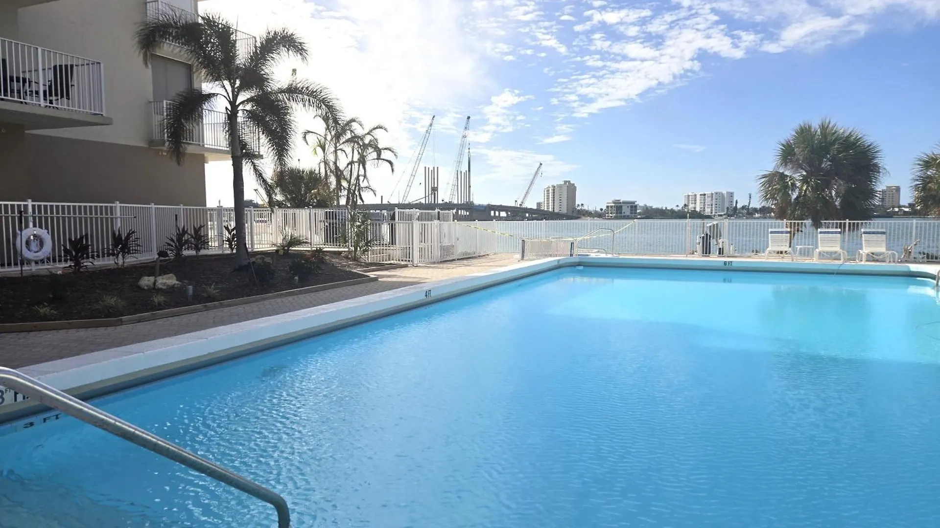 Lovers Key Club By Sandy's Beachfront フォートマイヤーズビーチ